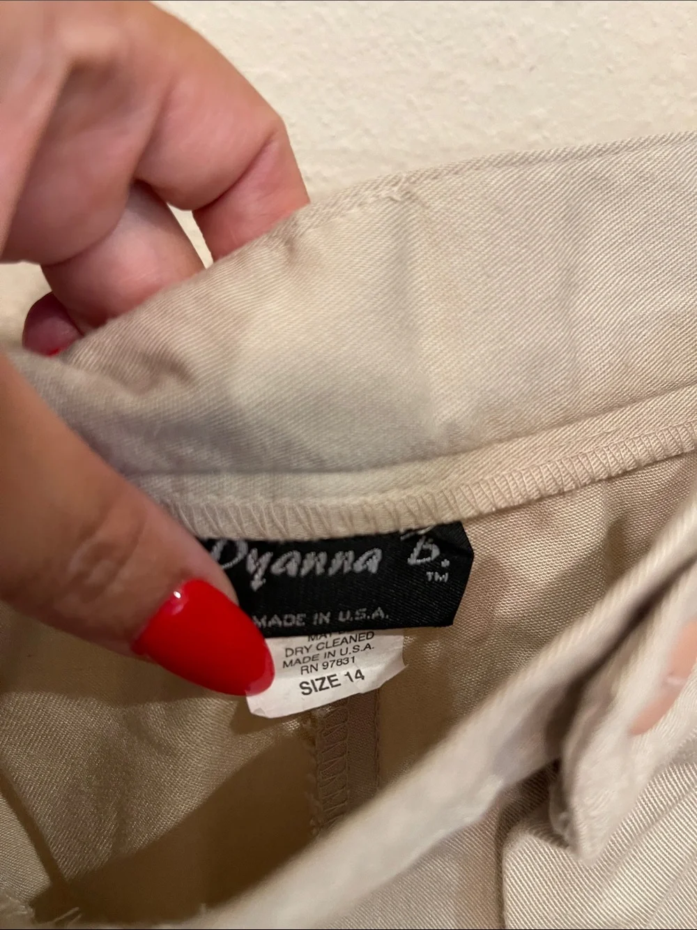 Vintage women’s Dyanna B. Trousers Beige Pleated Dress Pants